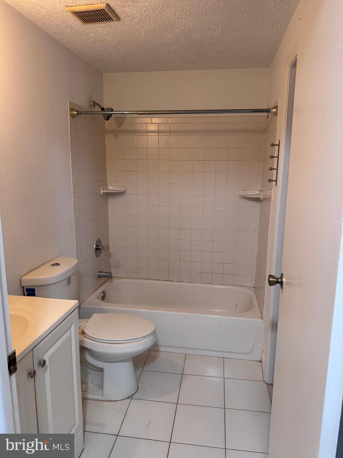 MIDDLEBROOK COMMONS - Residential Lease