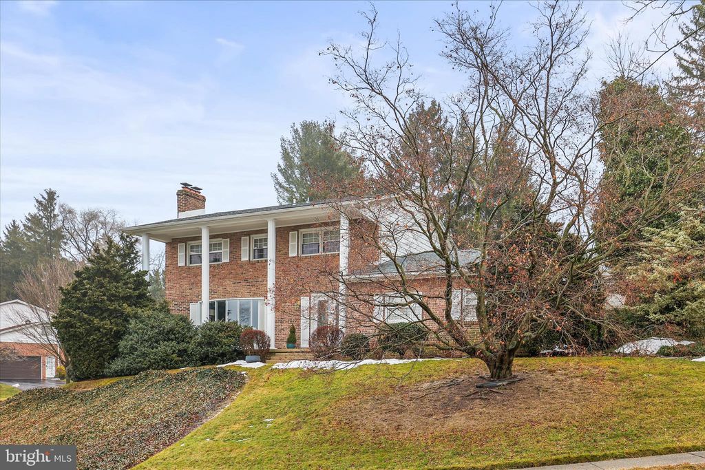 Photo of 2940 Broxton Lane, YORK, PA 17402 (MLS # PAYK2096116)