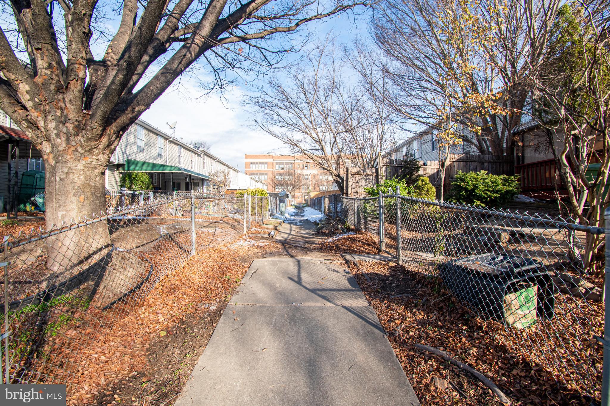 SANDTOWN-WINCHESTER - Residential