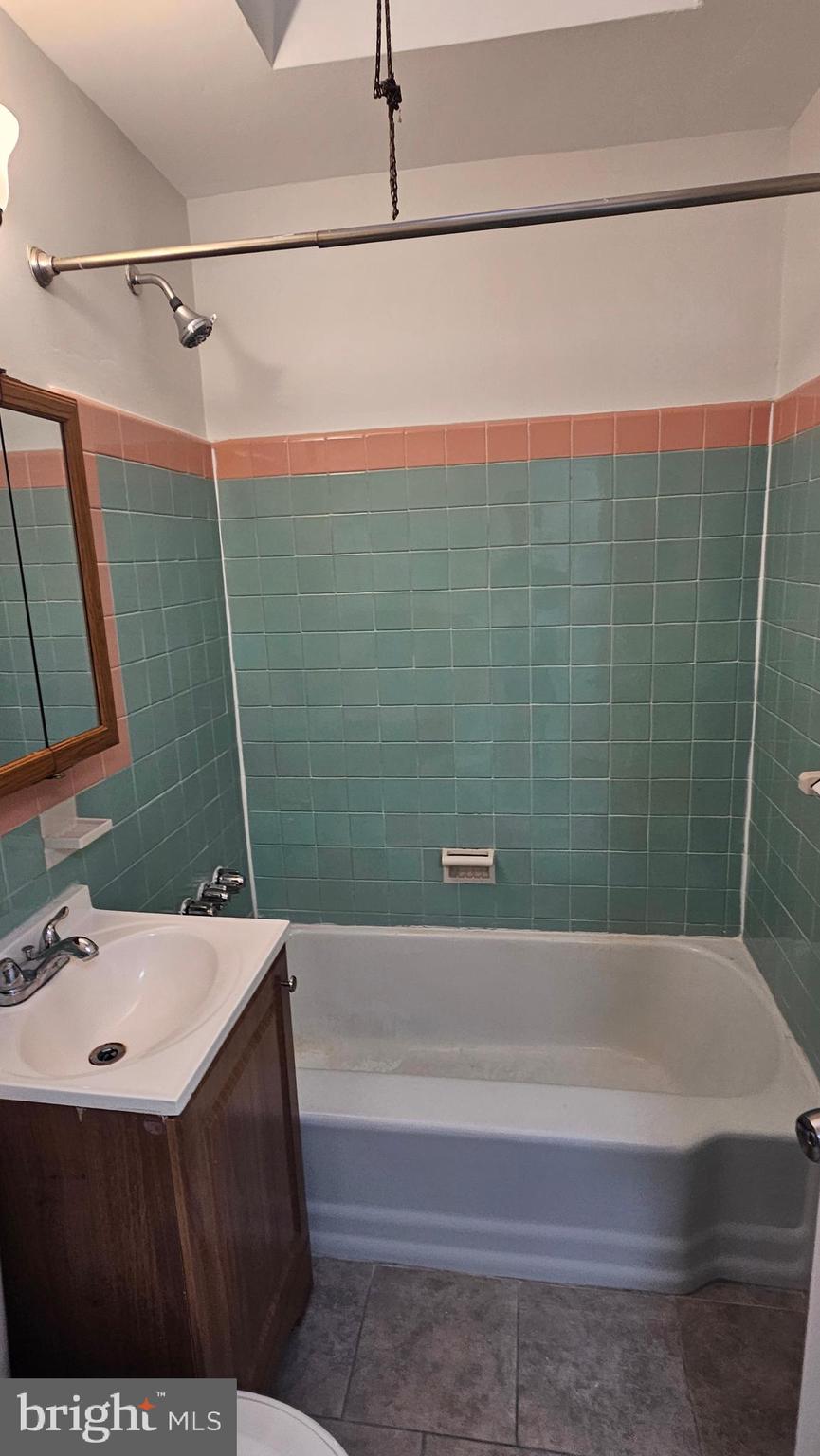 CRESCENTVILLE - Residential Lease