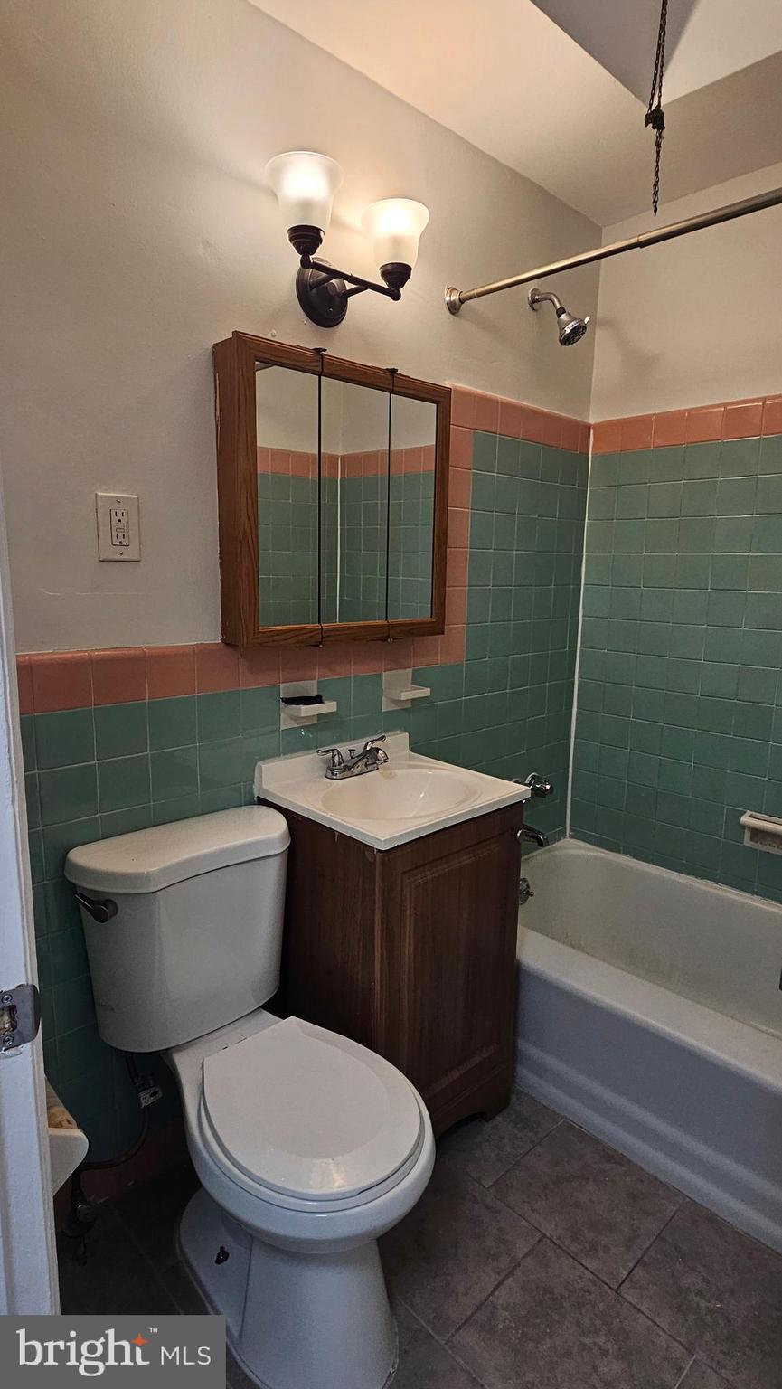 CRESCENTVILLE - Residential Lease