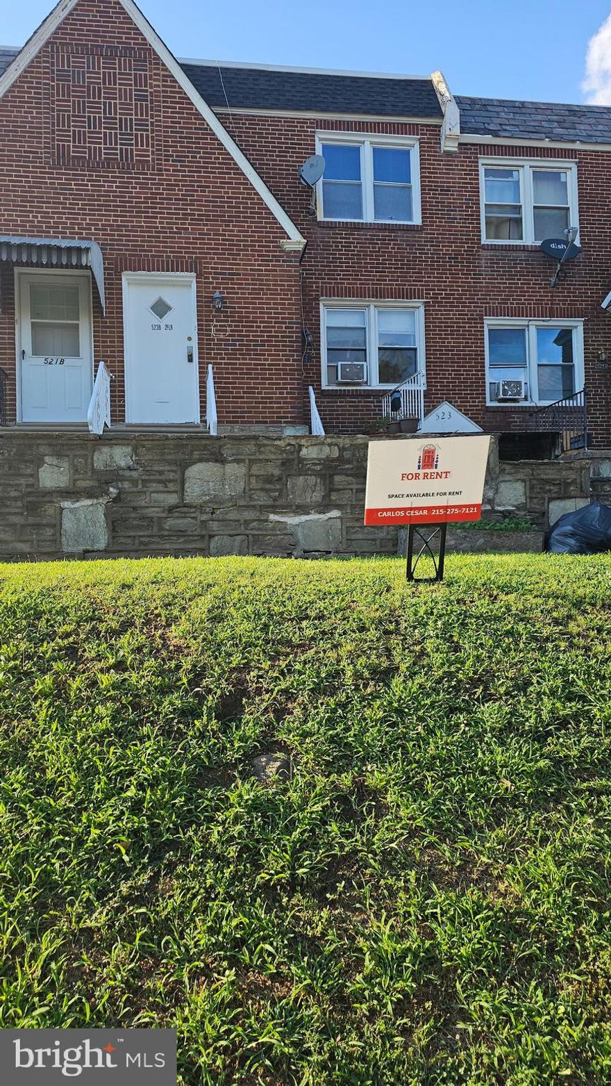 Great Rental opportunity !!
Second floor unit being ready for occupancy.
Large one bedroom unit, modern, providing new flooring , recess led system, great living areas providing plenty of closet and storage area.