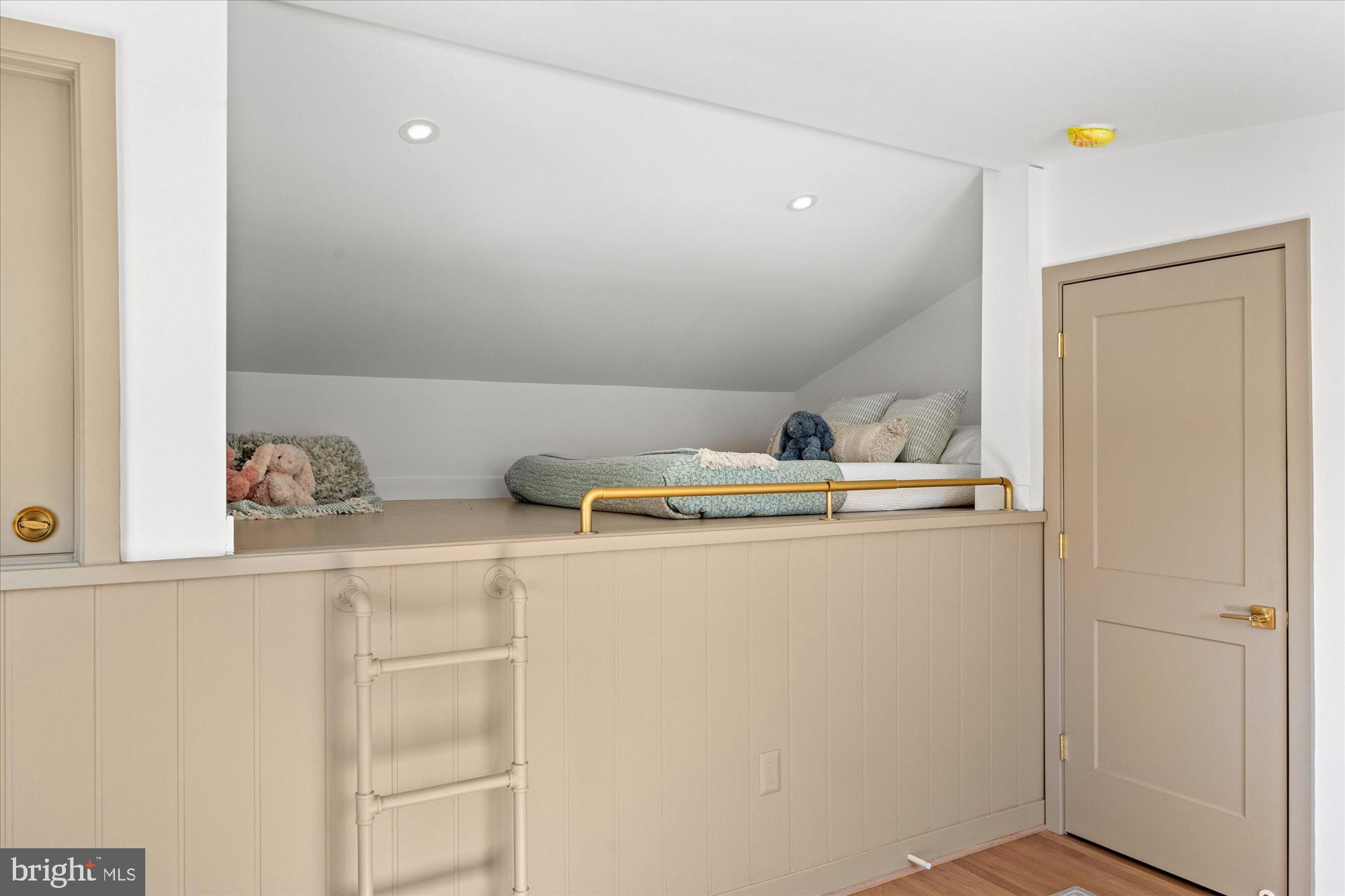 MAPLEWOOD MANOR - Residential