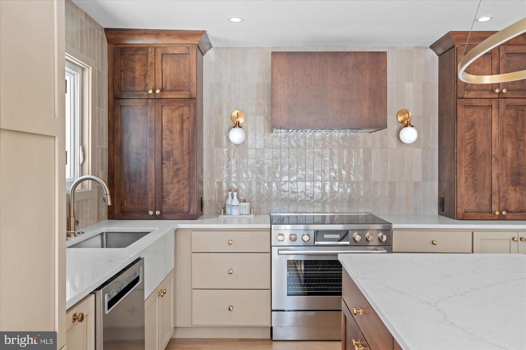 MAPLEWOOD MANOR - Residential