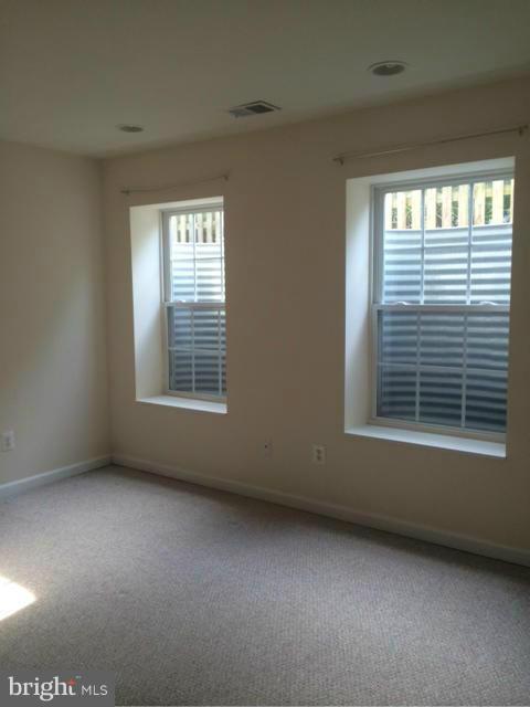 INDEPENDENCE/UNIV VLG - Residential Lease