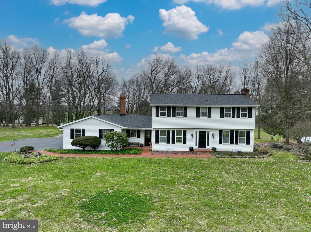 Photo of 1015 Hearthstone Road, Lancaster, PA 17603 (MLS # PALA2046654)