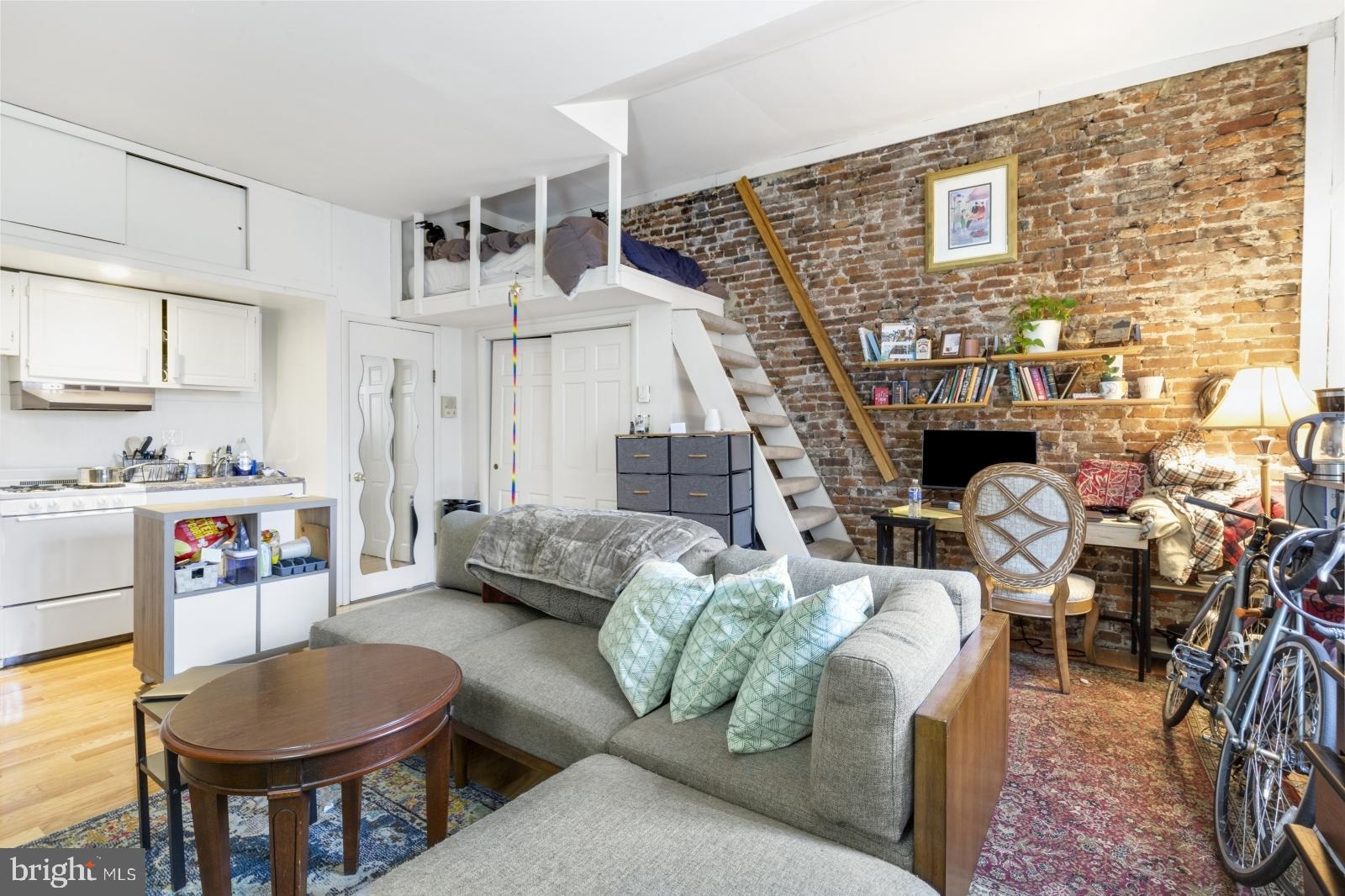 QUEEN VILLAGE - Residential Lease