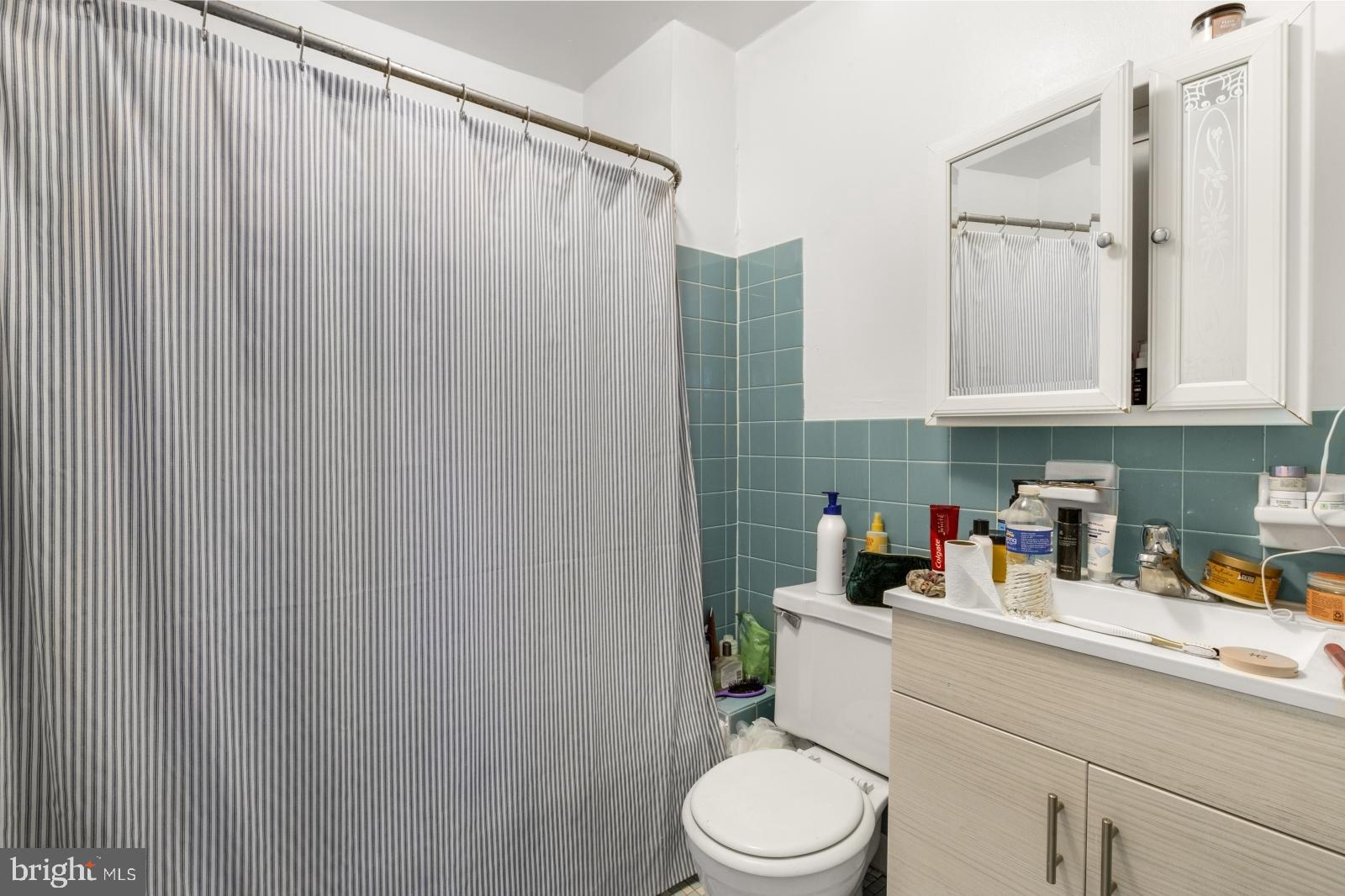 QUEEN VILLAGE - Residential Lease