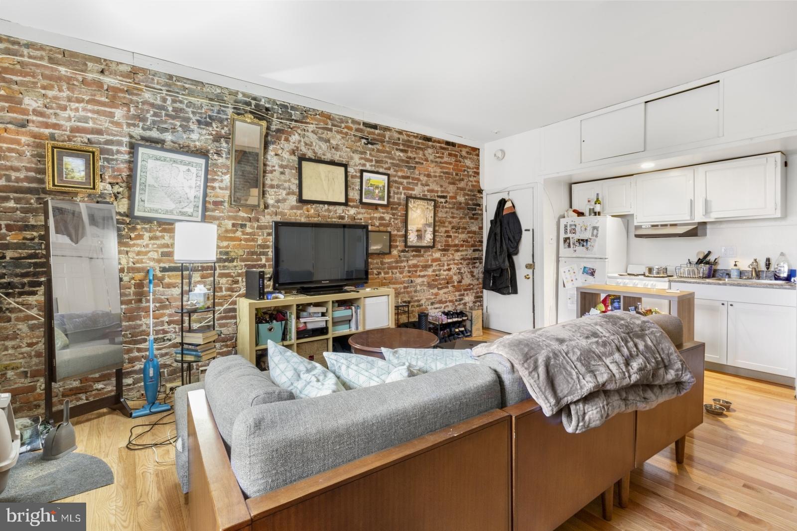 QUEEN VILLAGE - Residential Lease