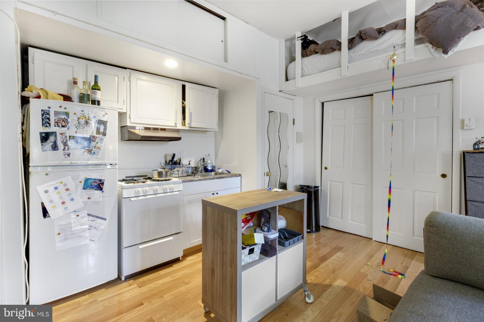 QUEEN VILLAGE - Residential Lease