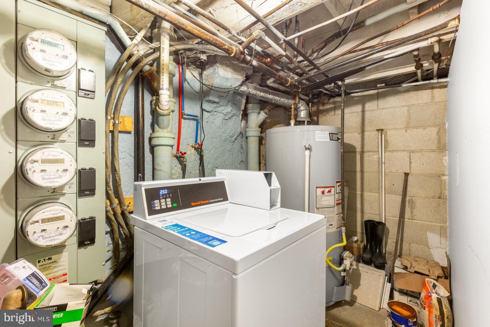 QUEEN VILLAGE - Residential Lease