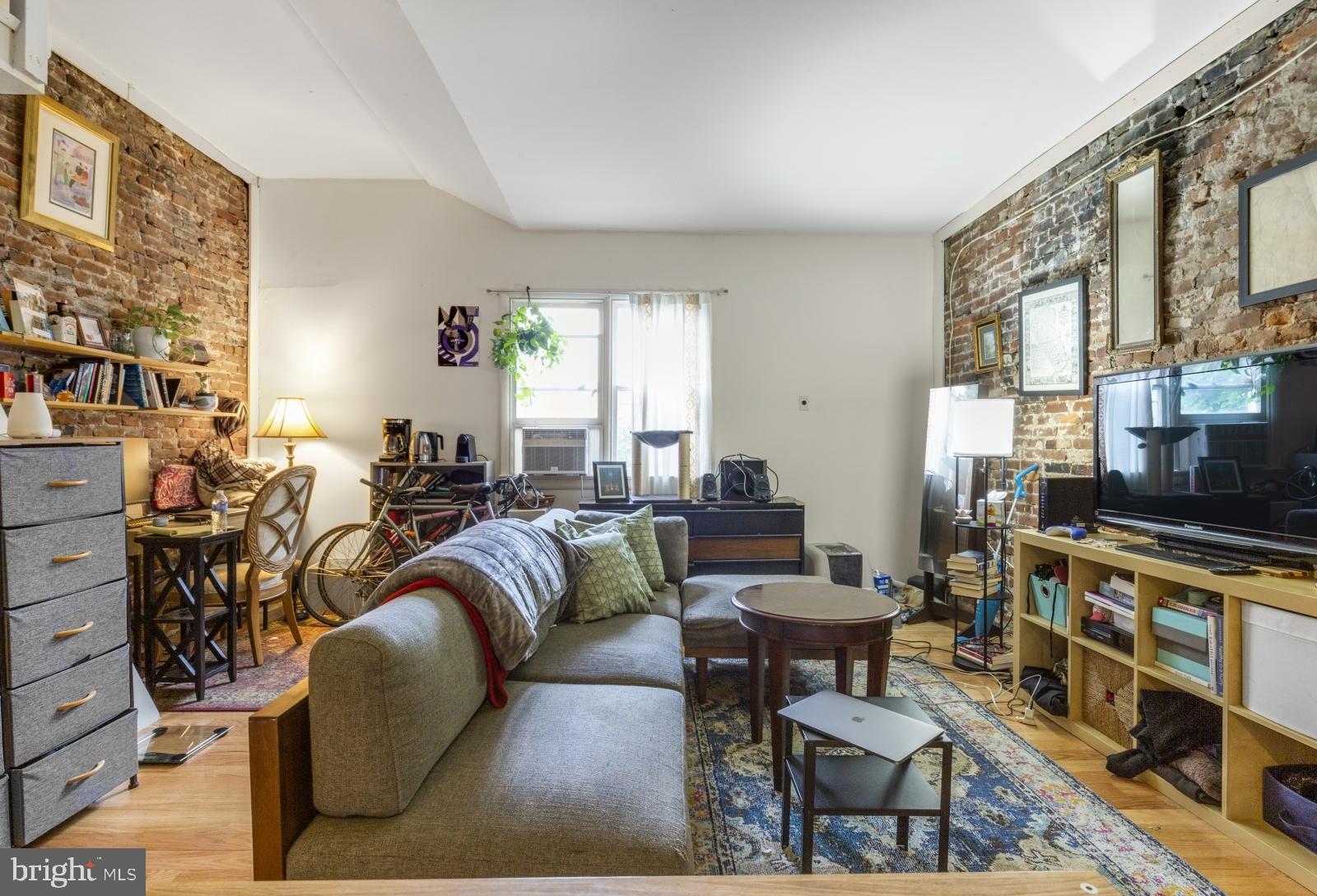 QUEEN VILLAGE - Residential Lease