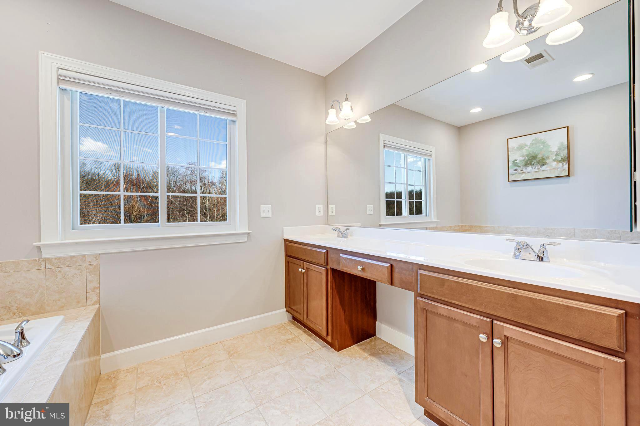 COLES RUN MANOR - Residential