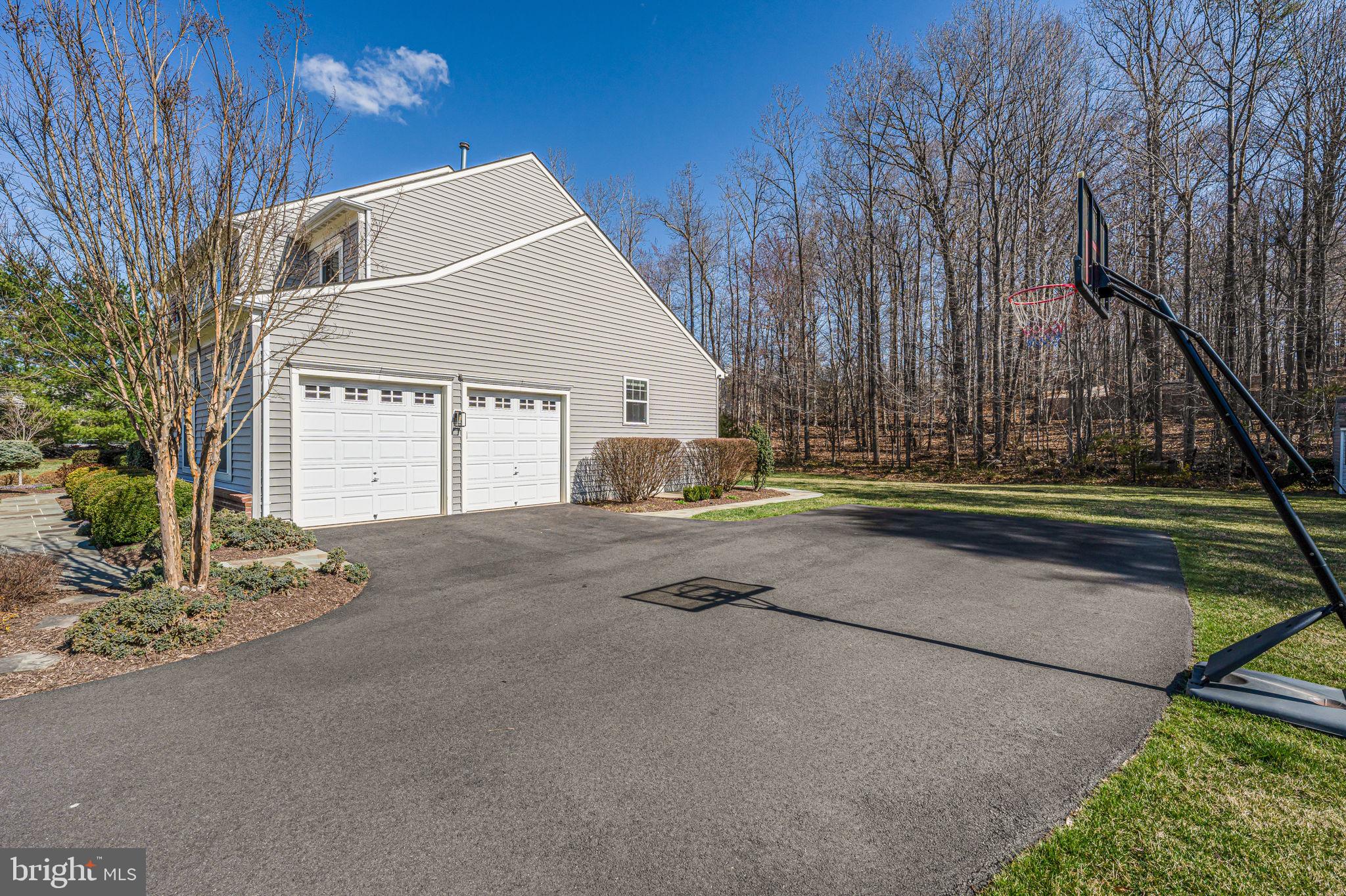 COLES RUN MANOR - Residential