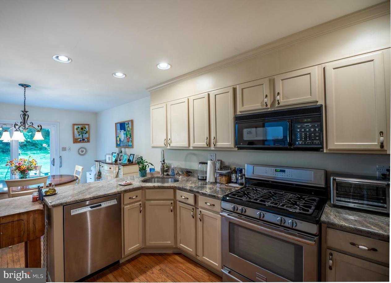 PLYMOUTH MEADOWS - Residential Lease