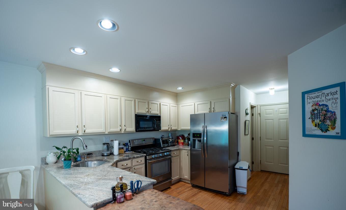 PLYMOUTH MEADOWS - Residential Lease