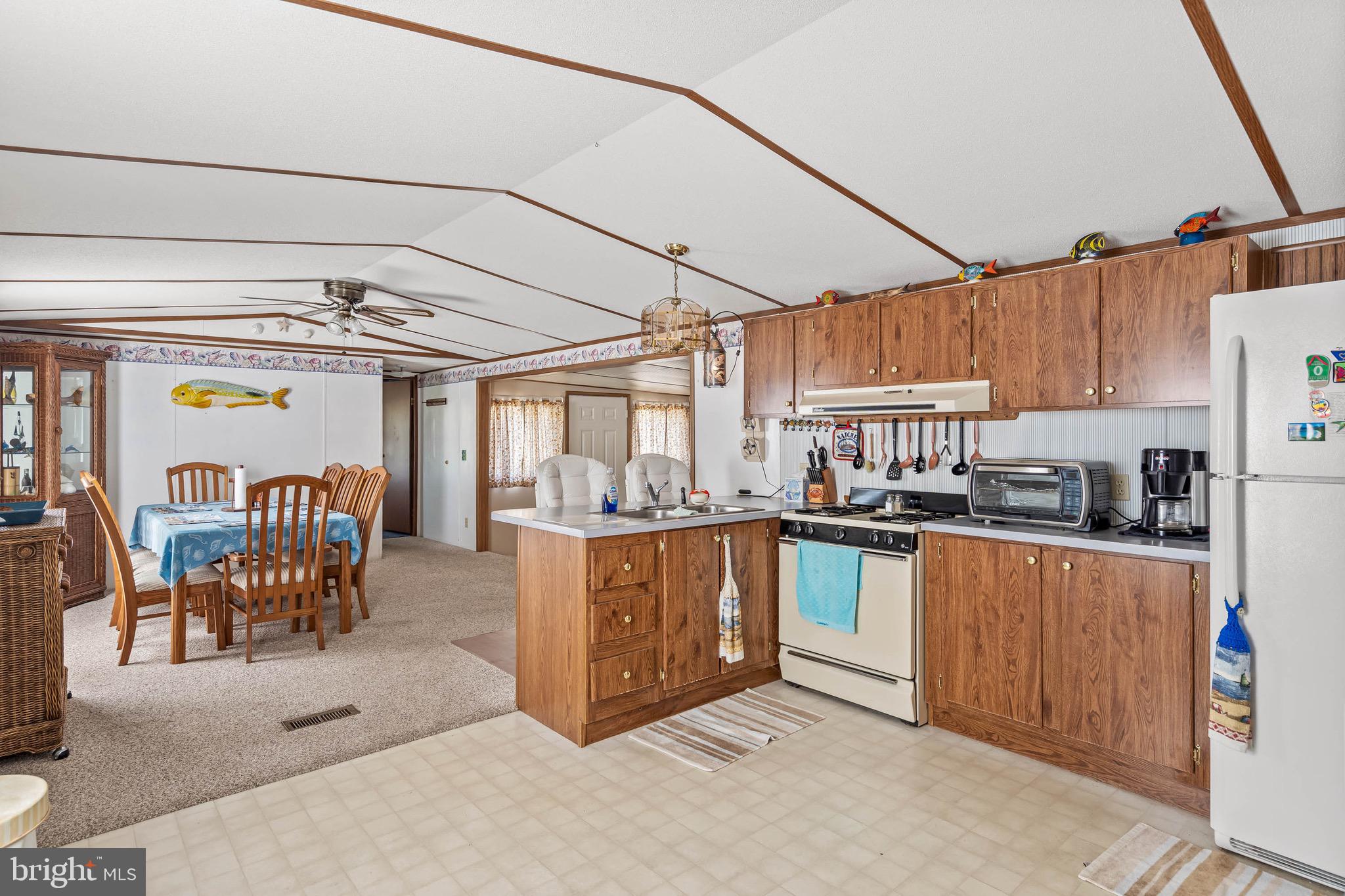 MARINERS COVE - Residential