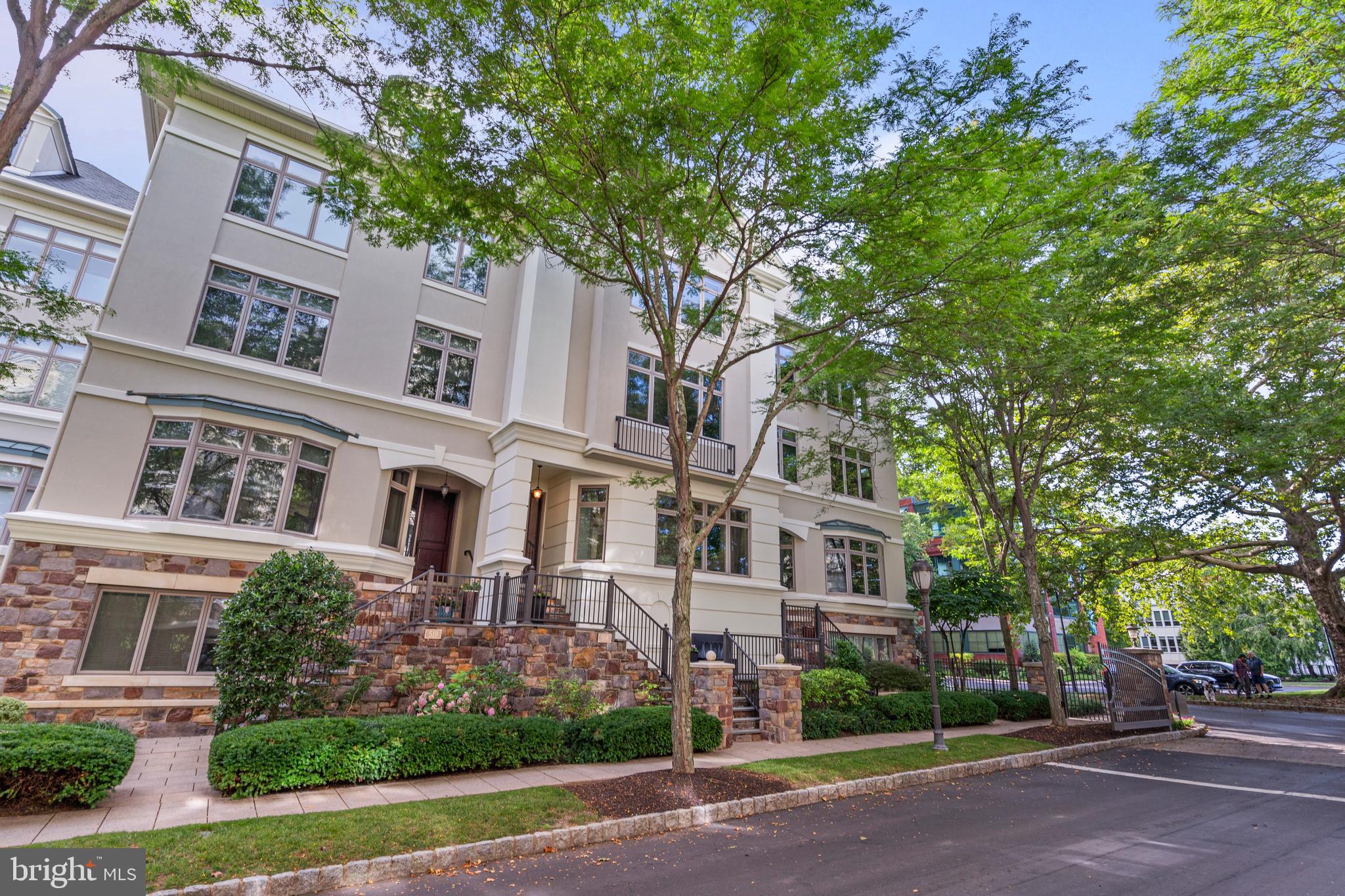 518 WATERVIEW PLACE