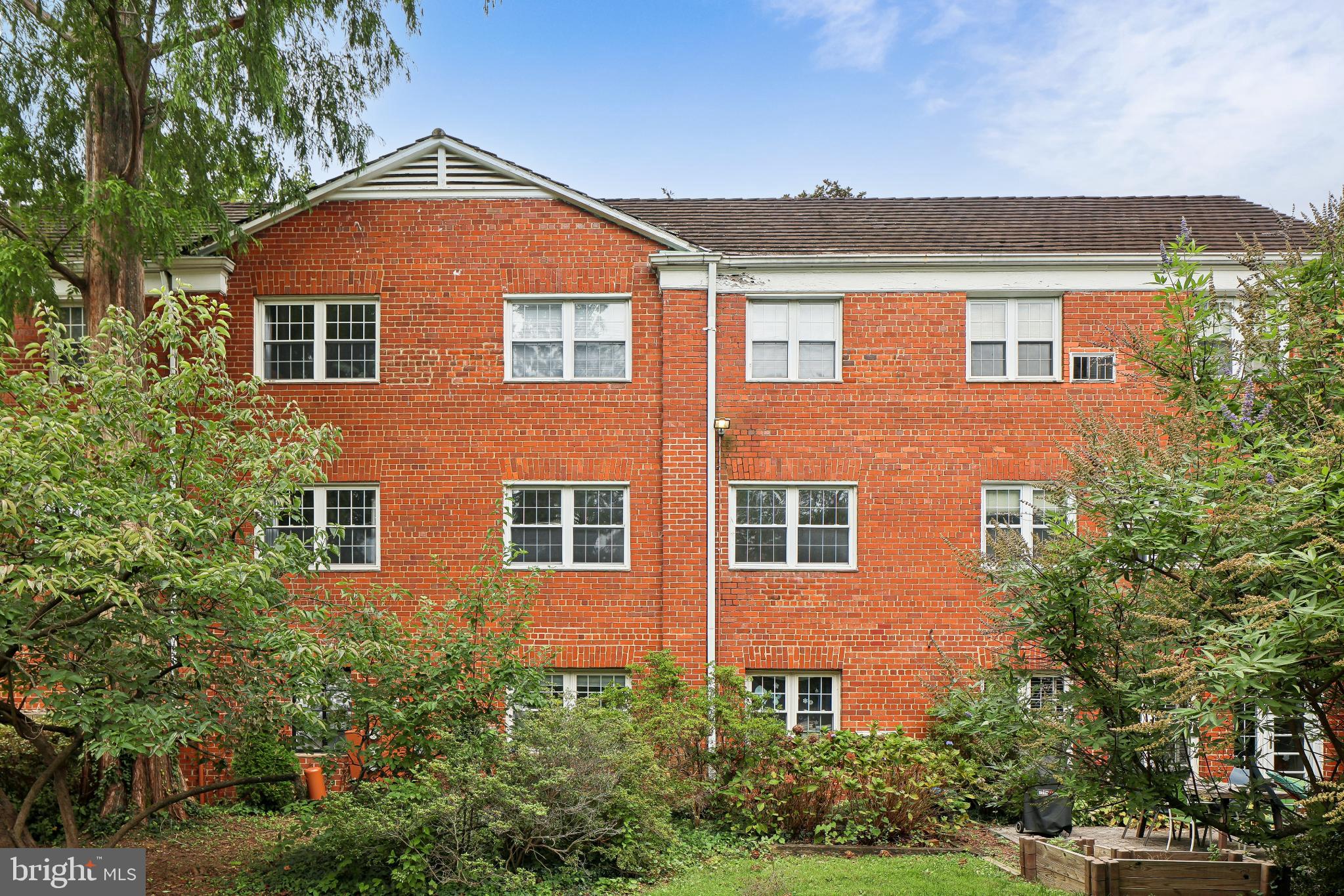 1615 MOUNT EAGLE PLACE