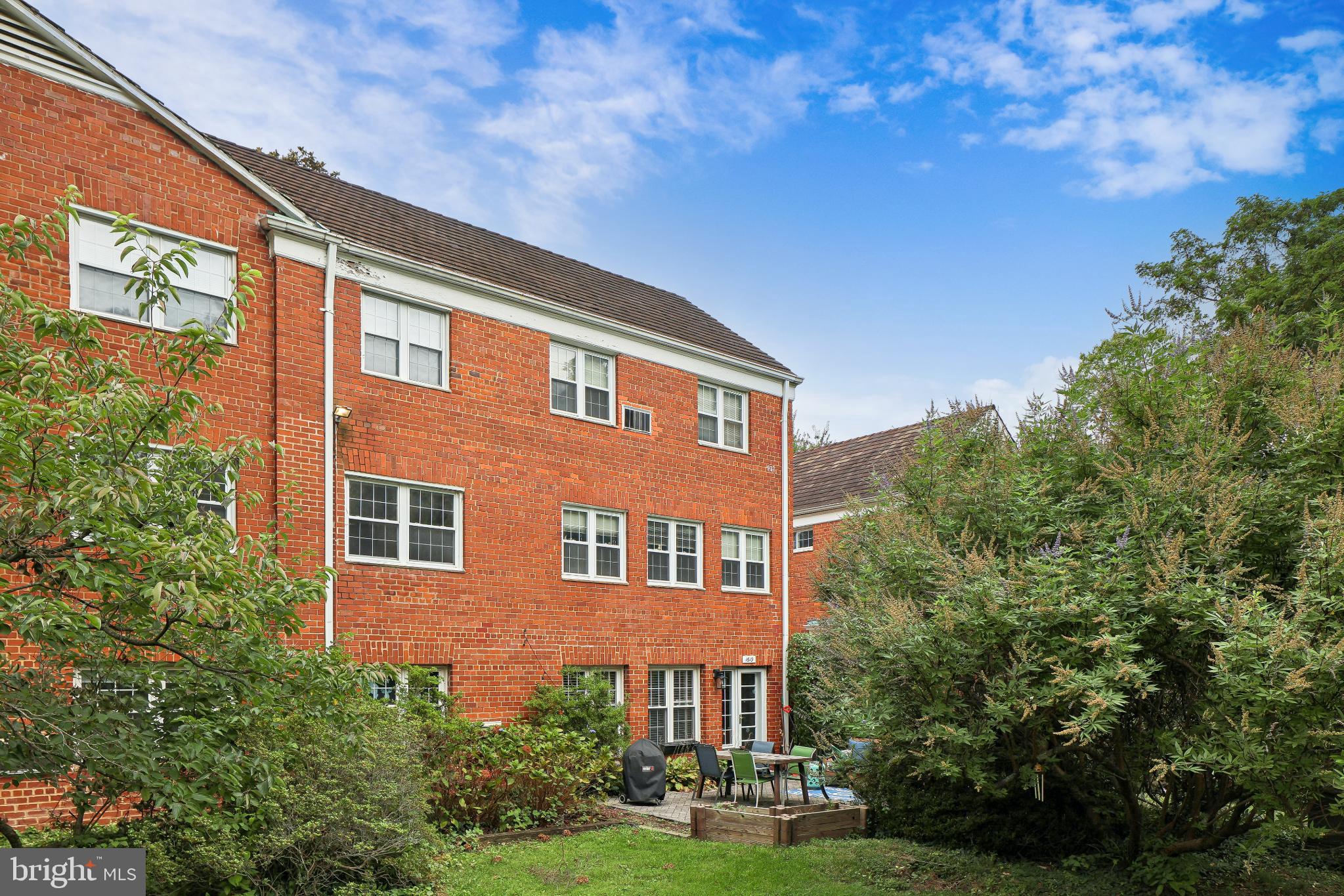 1615 MOUNT EAGLE PLACE