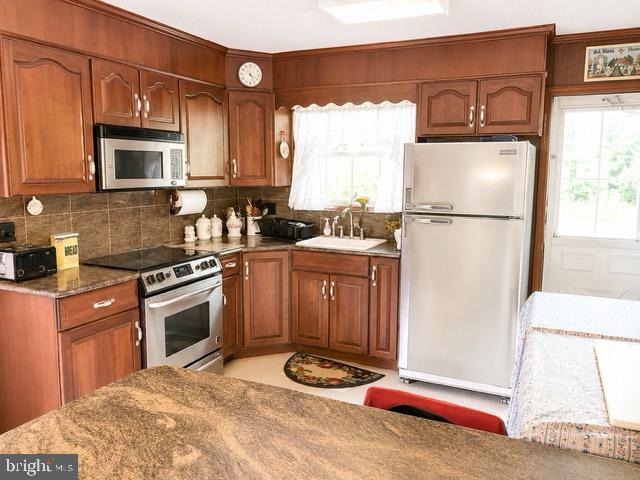 68 LAKEVIEW DRIVE