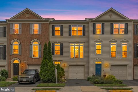 Townhouse For Rent - 13511 Lavender Mist Lane<br/> CENTREVILLE, VA 20120