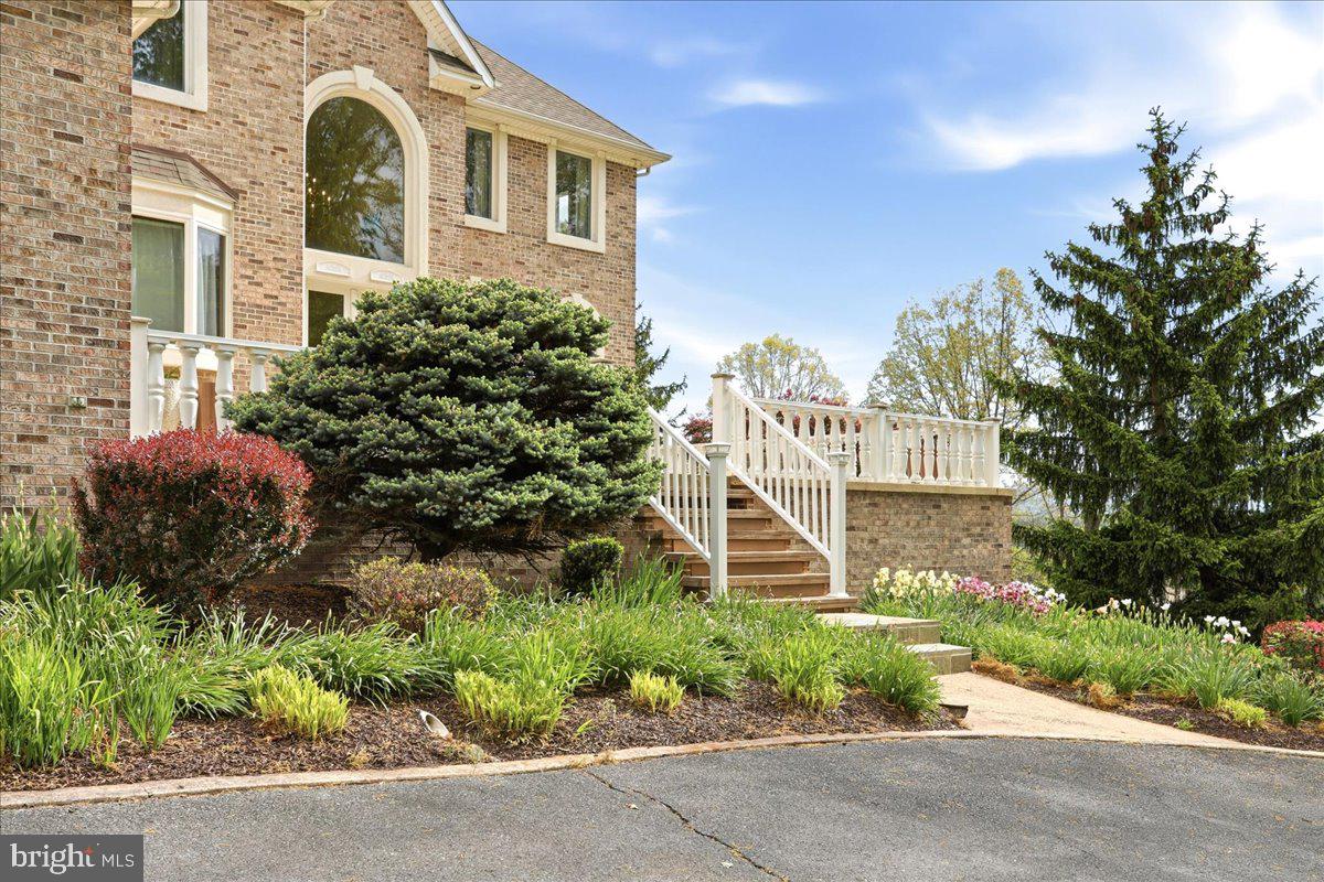 50 COTTAGE DRIVE