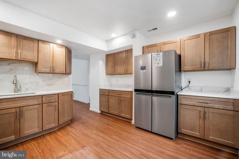 1103 MOOREFIELD HILL COURT SW VIENNA VA 22180