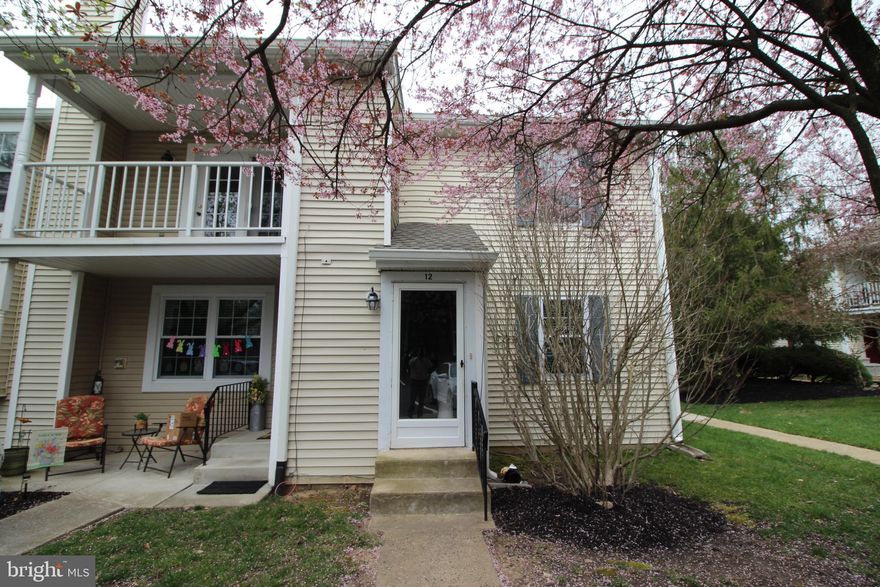 Spacious 2 nd floor -2 bedroom , 2 full bathroom " Belmont Station Condo"  for rent.  This is the largest model in complex.  Fresh paint and carpet,   New windows.  Convenient Southampton location.