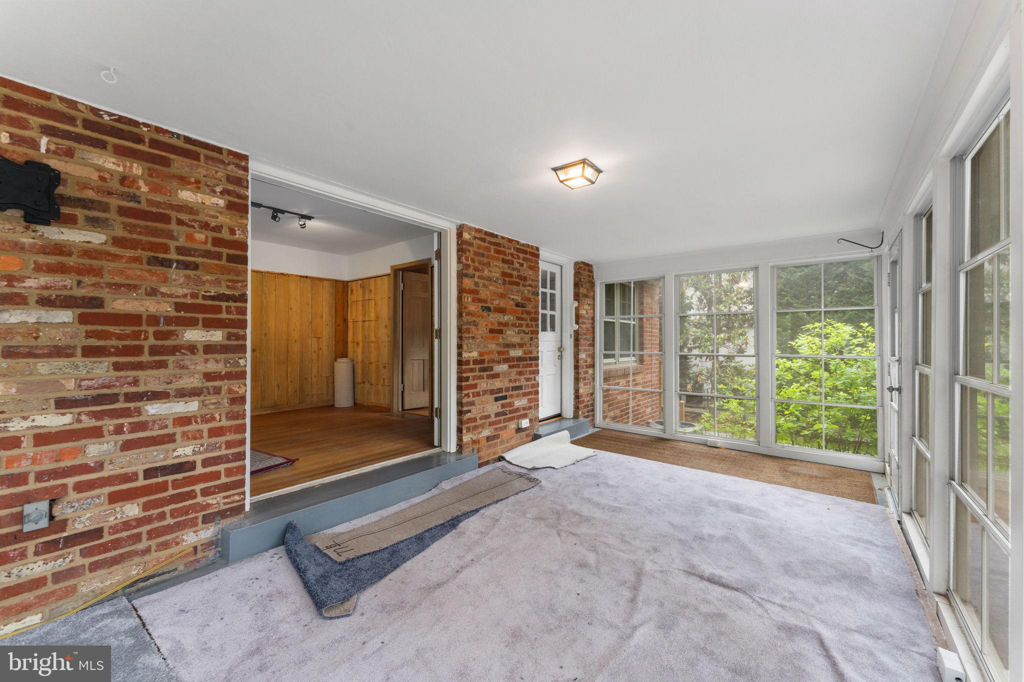 ROCKVILLE OUTSIDE - Residential