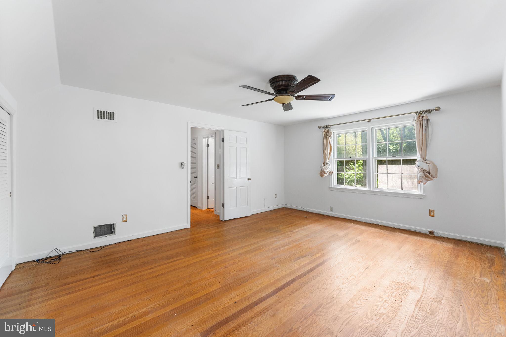 ROCKVILLE OUTSIDE - Residential