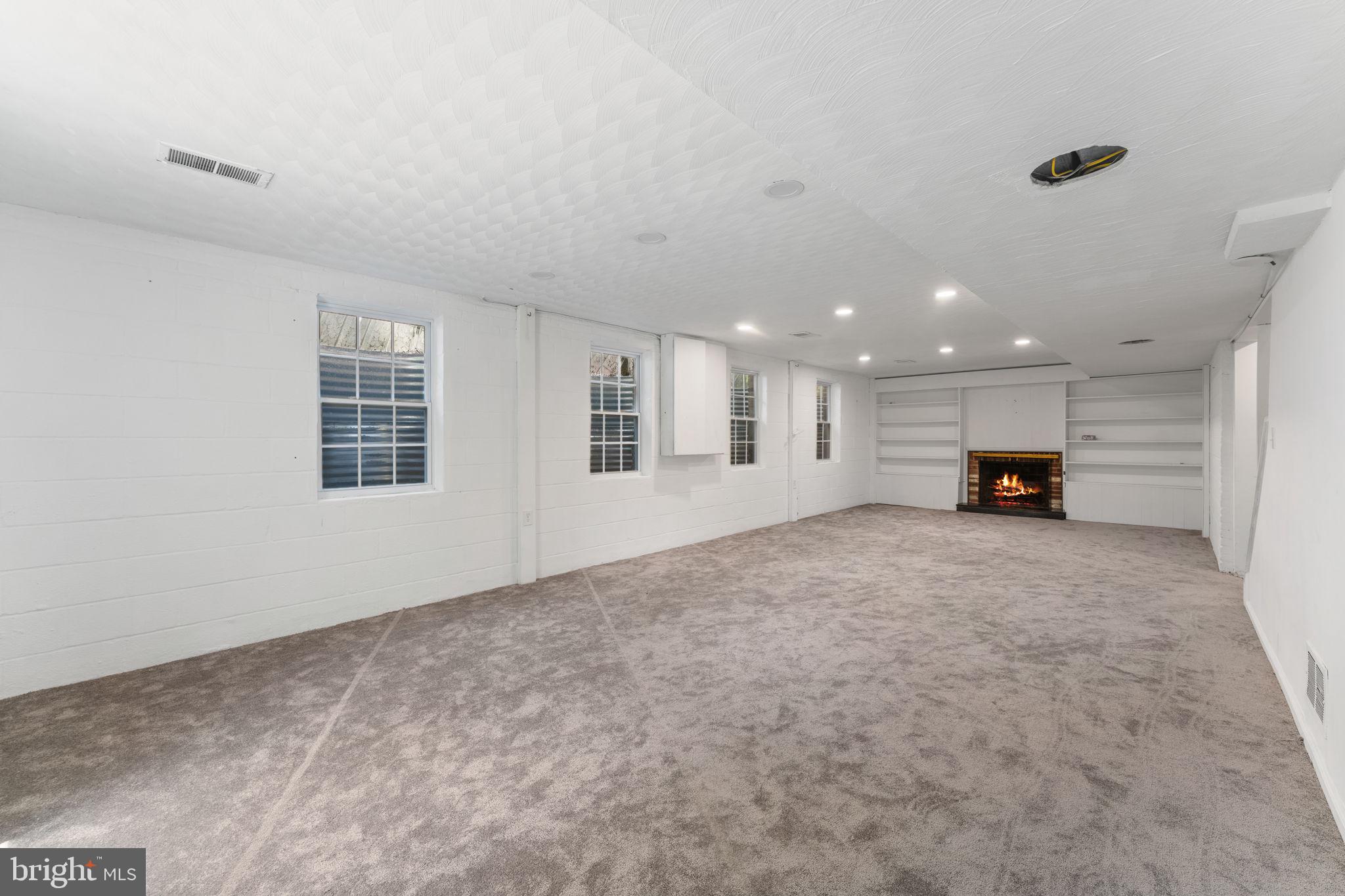 ROCKVILLE OUTSIDE - Residential