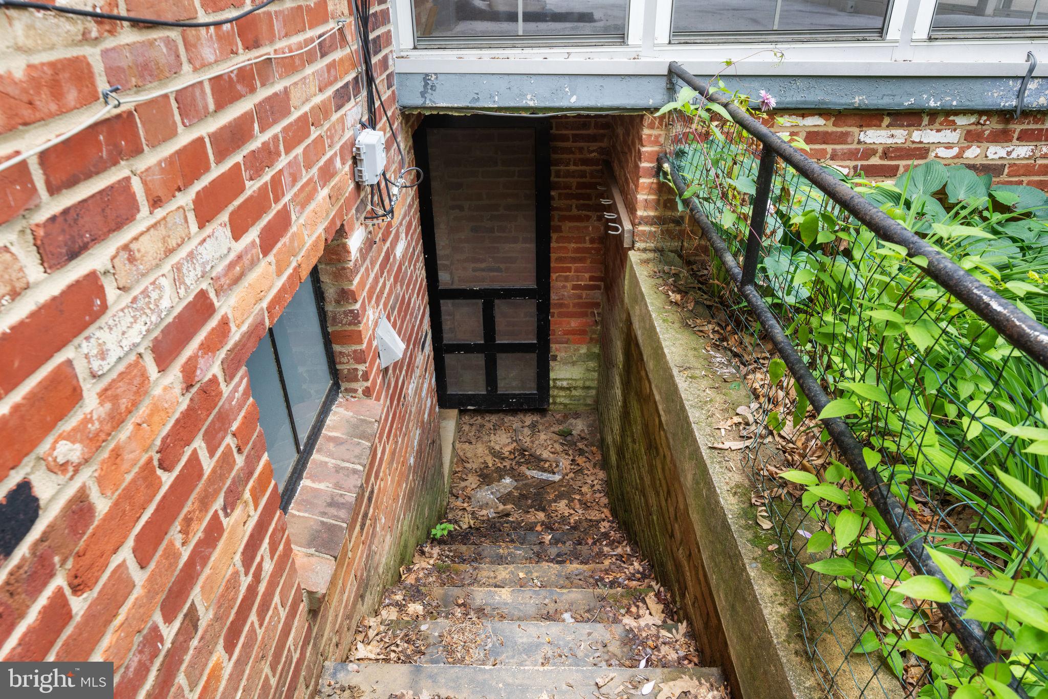 ROCKVILLE OUTSIDE - Residential