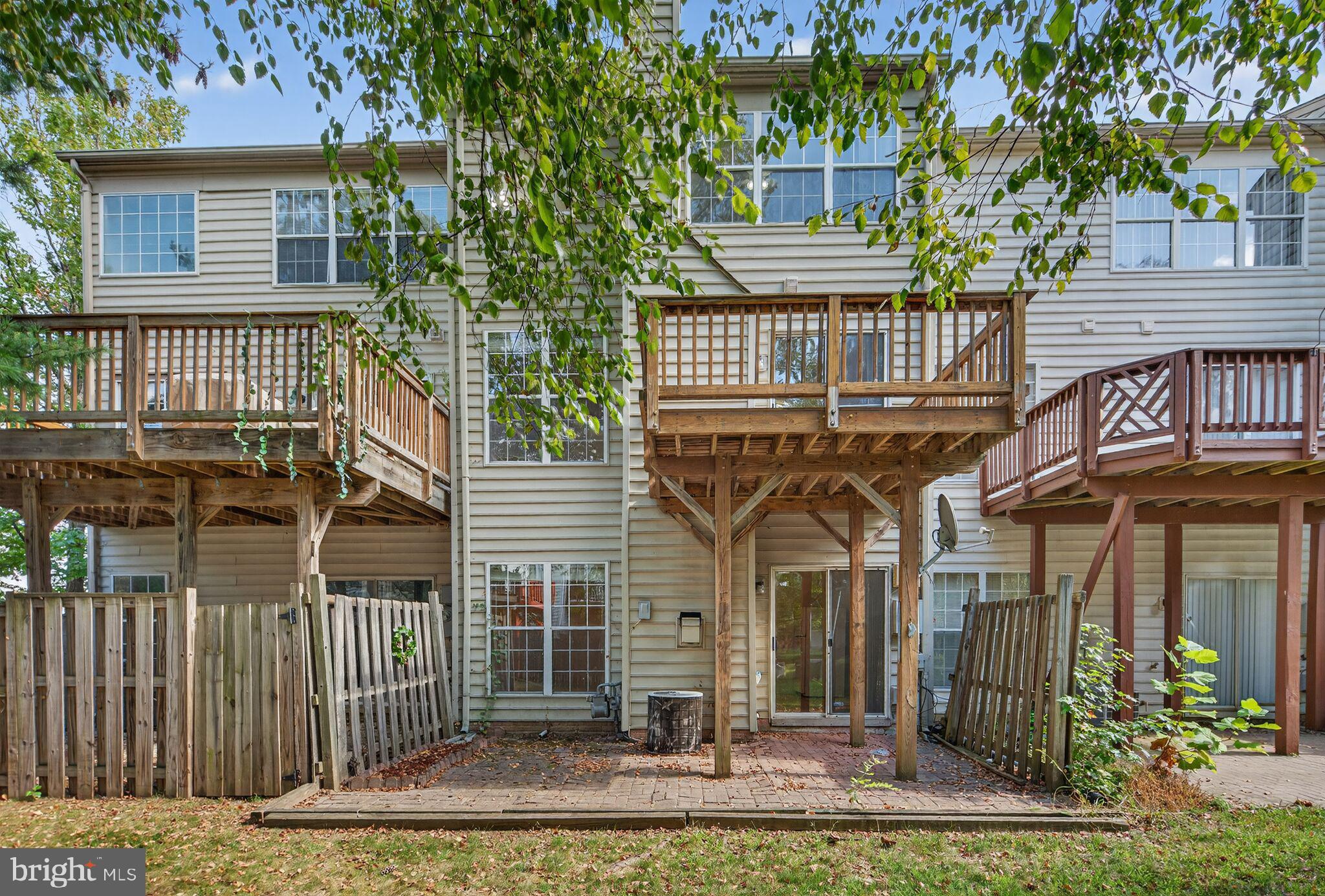 PARKWAY PLAZA - Residential Lease