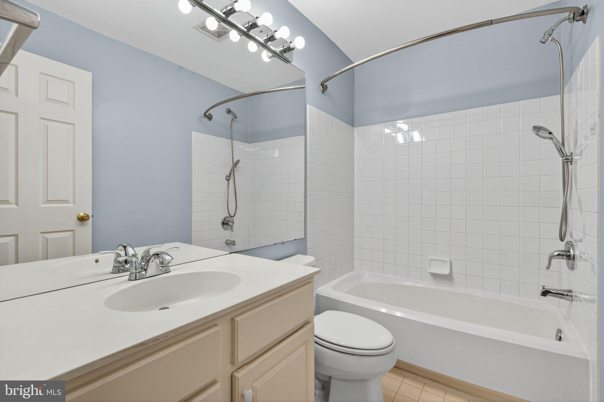 PARKWAY PLAZA - Residential Lease