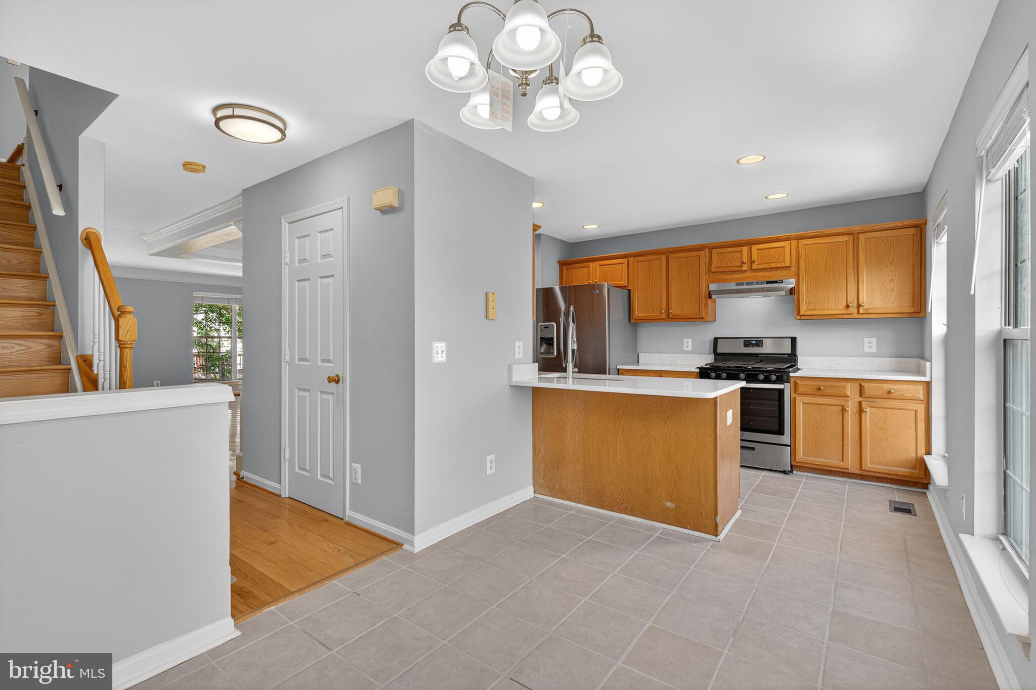 PARKWAY PLAZA - Residential Lease