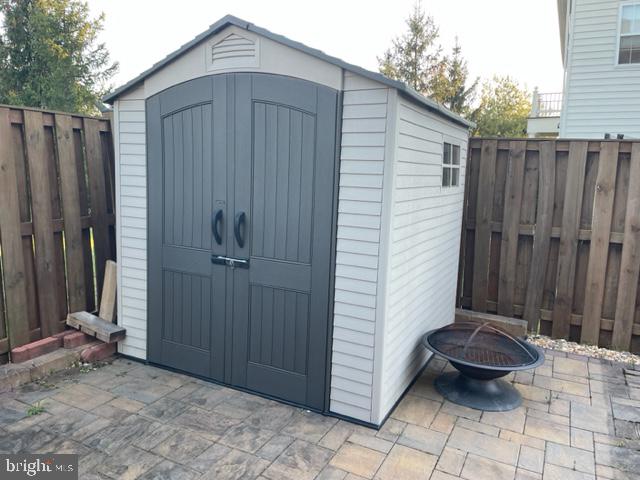 WAKELAND MANOR - Residential Lease