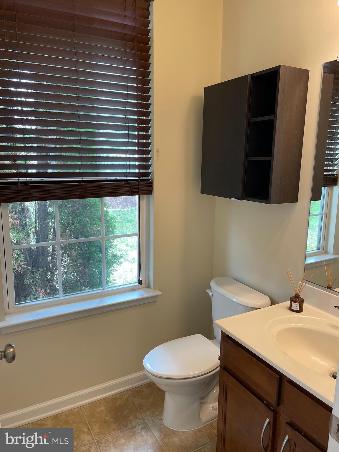 WAKELAND MANOR - Residential Lease