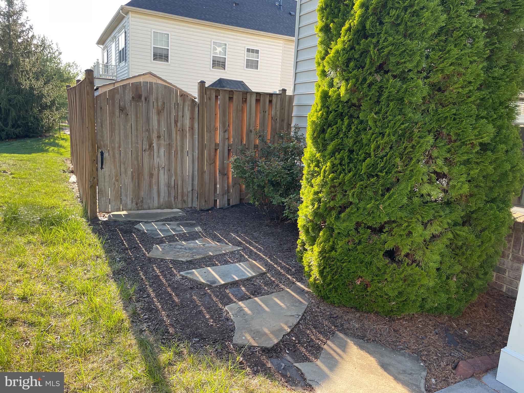 WAKELAND MANOR - Residential Lease