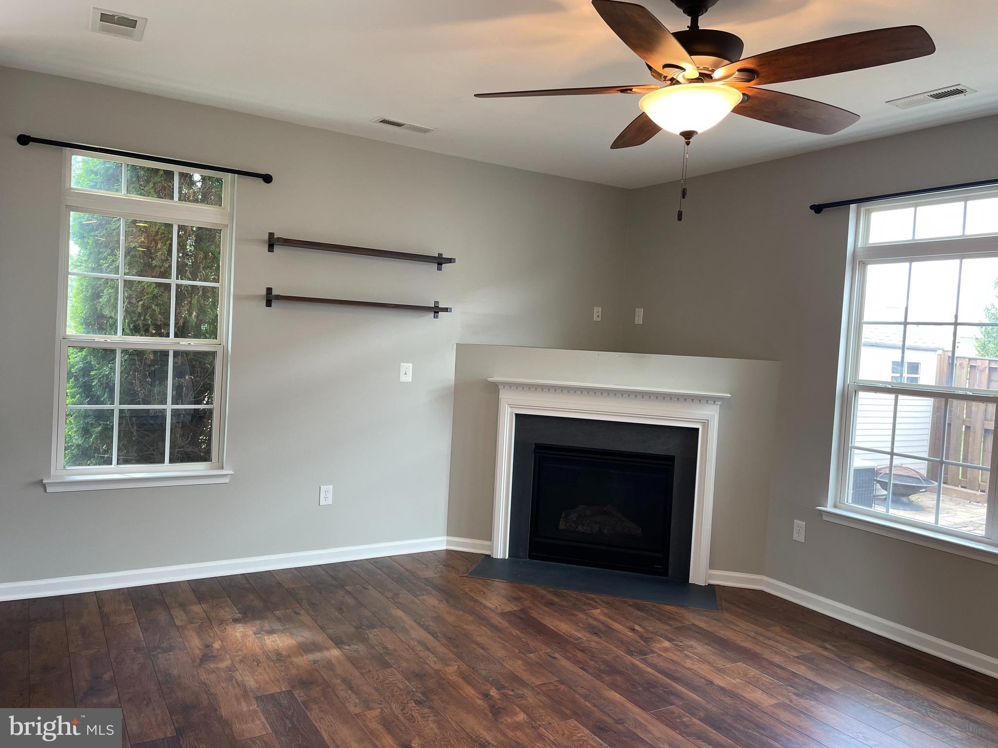 WAKELAND MANOR - Residential Lease