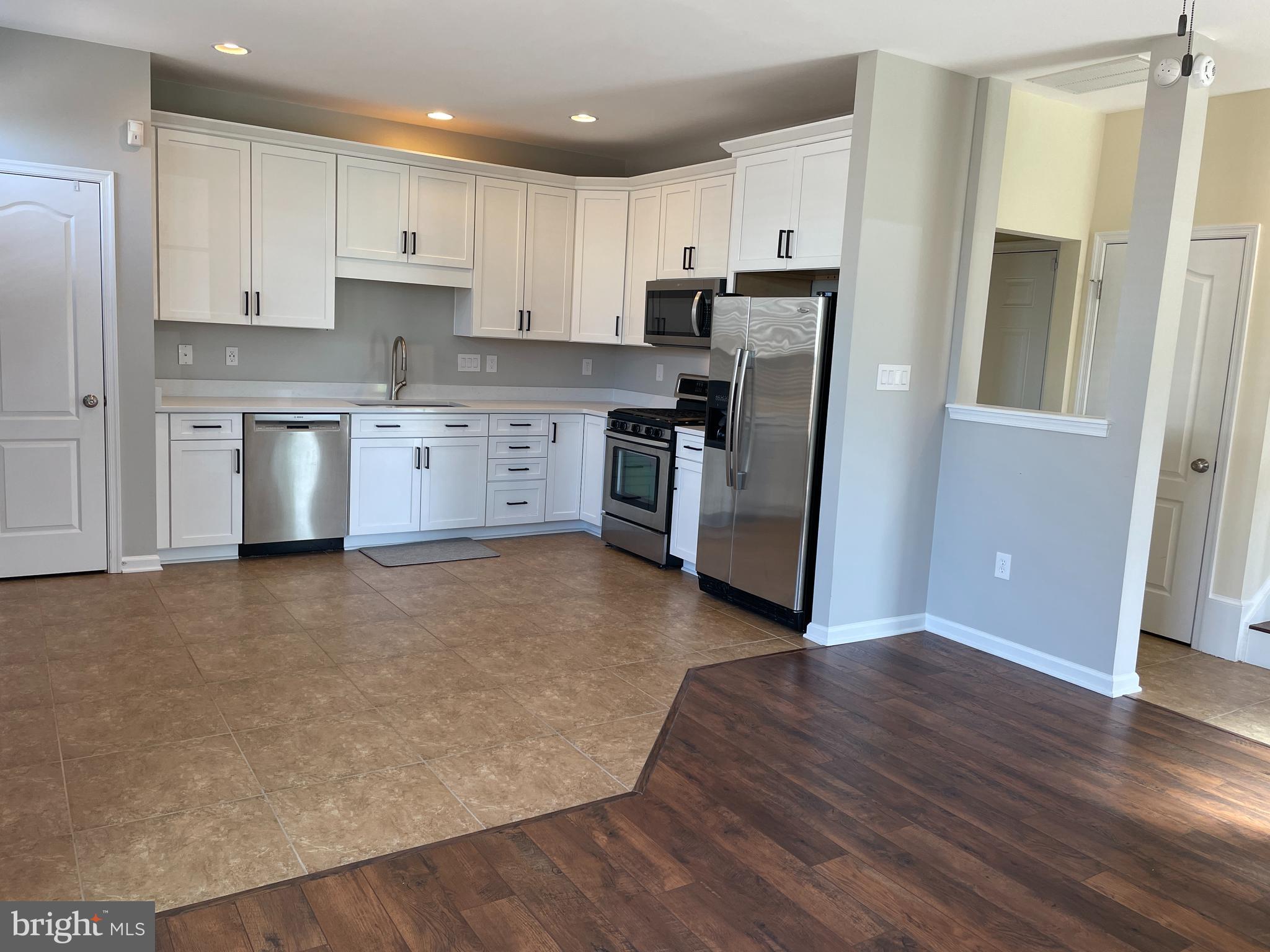 WAKELAND MANOR - Residential Lease