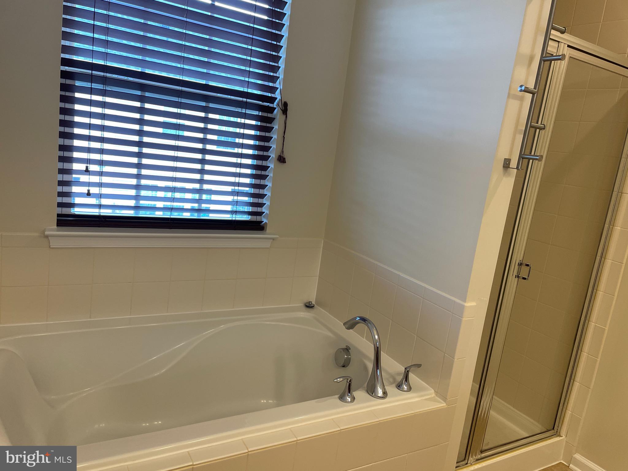 WAKELAND MANOR - Residential Lease