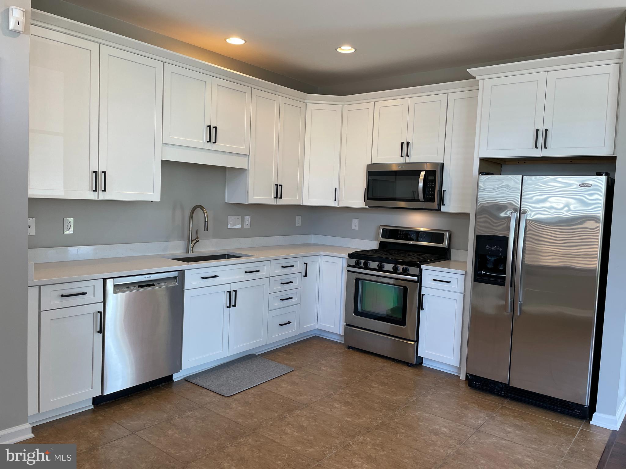 WAKELAND MANOR - Residential Lease