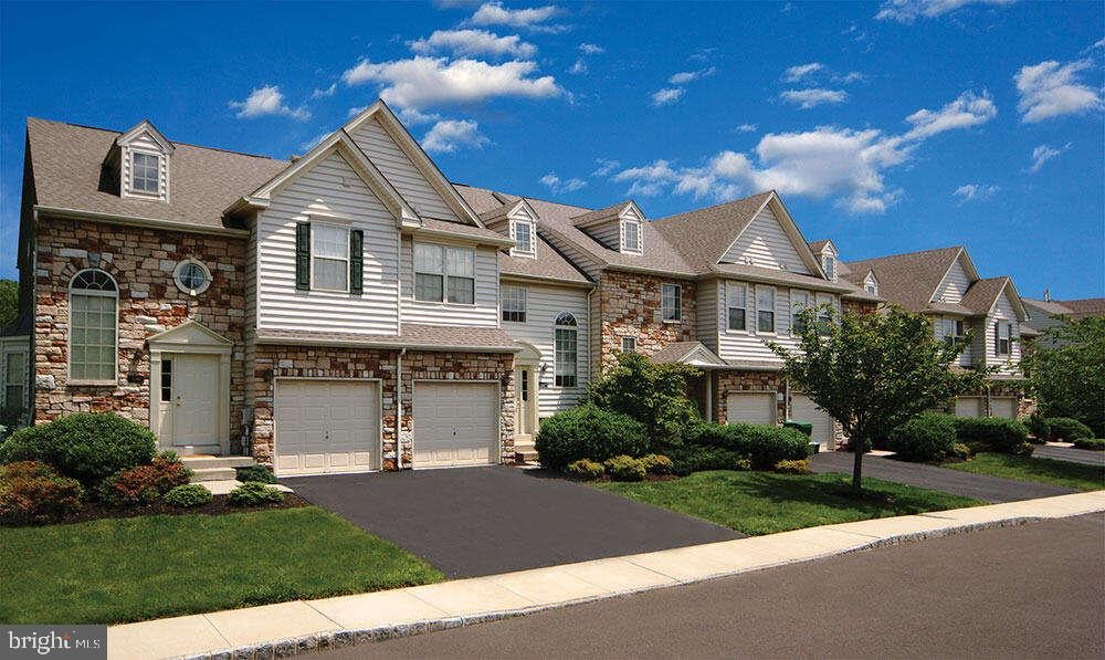 4079 RED BUD CIRCLE