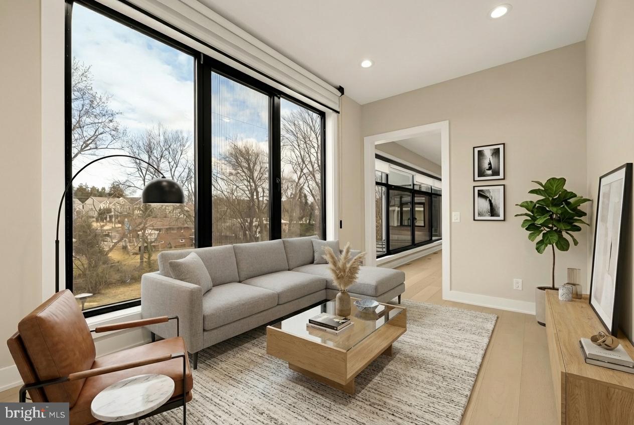 MCLEAN MANOR - Residential