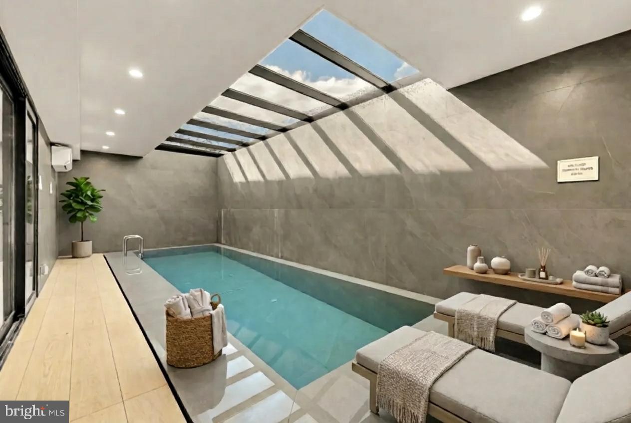 MCLEAN MANOR - Residential