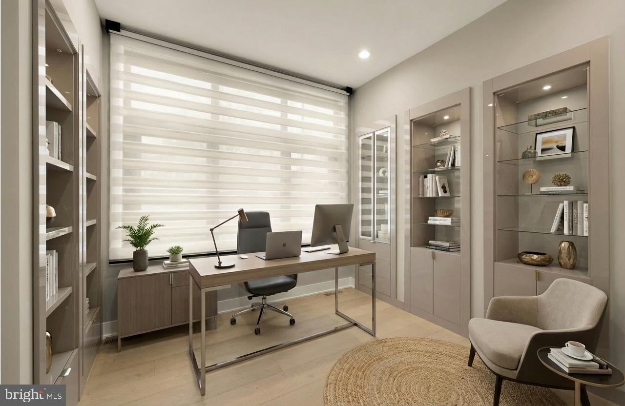 MCLEAN MANOR - Residential