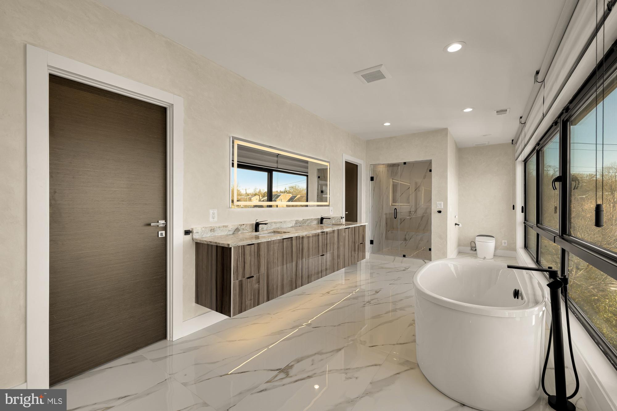 MCLEAN MANOR - Residential