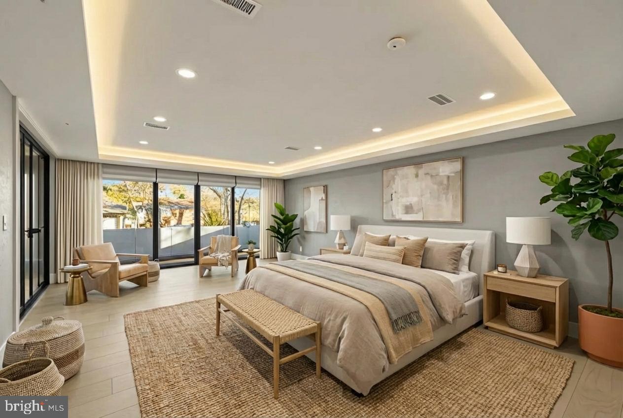 MCLEAN MANOR - Residential