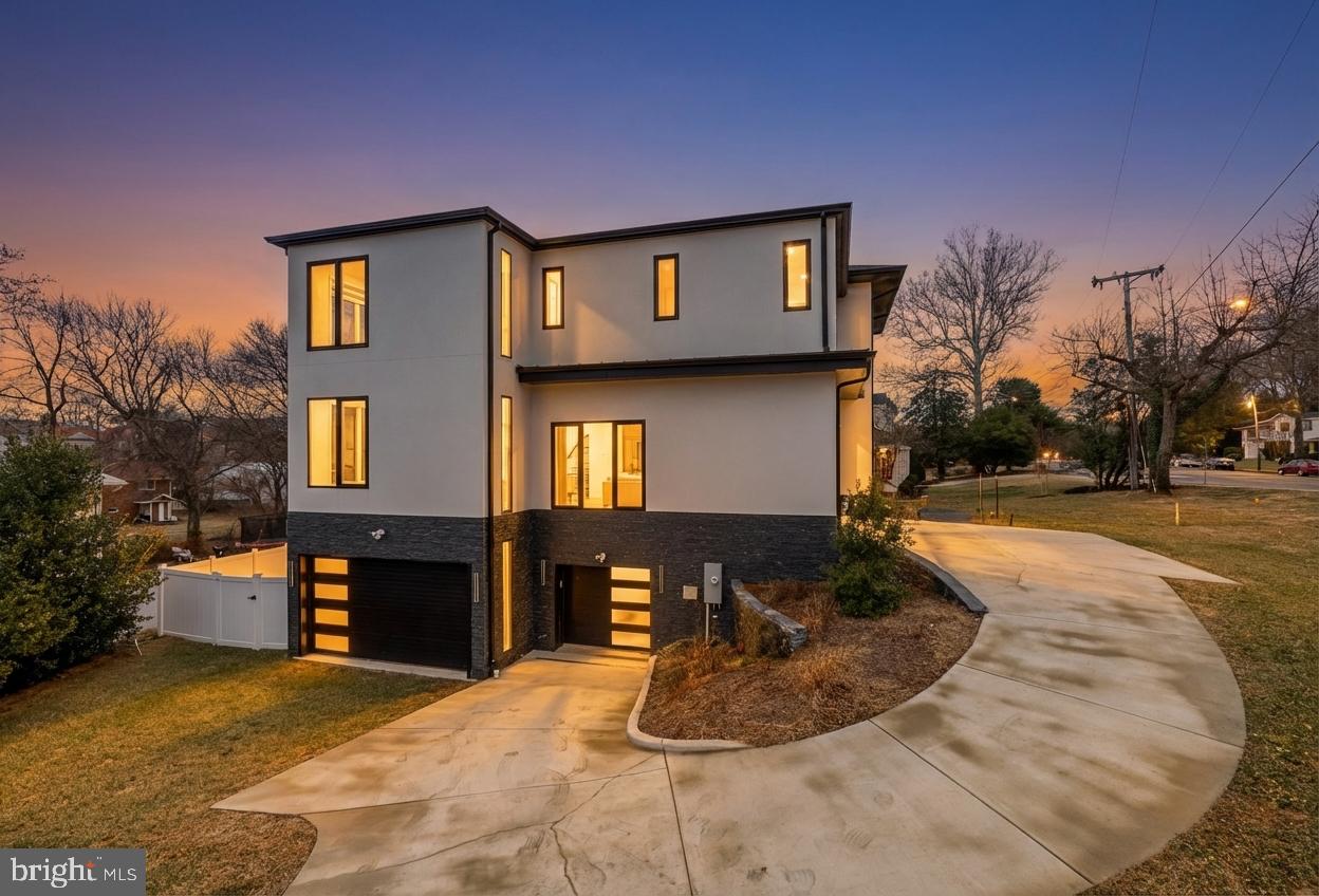 MCLEAN MANOR - Residential